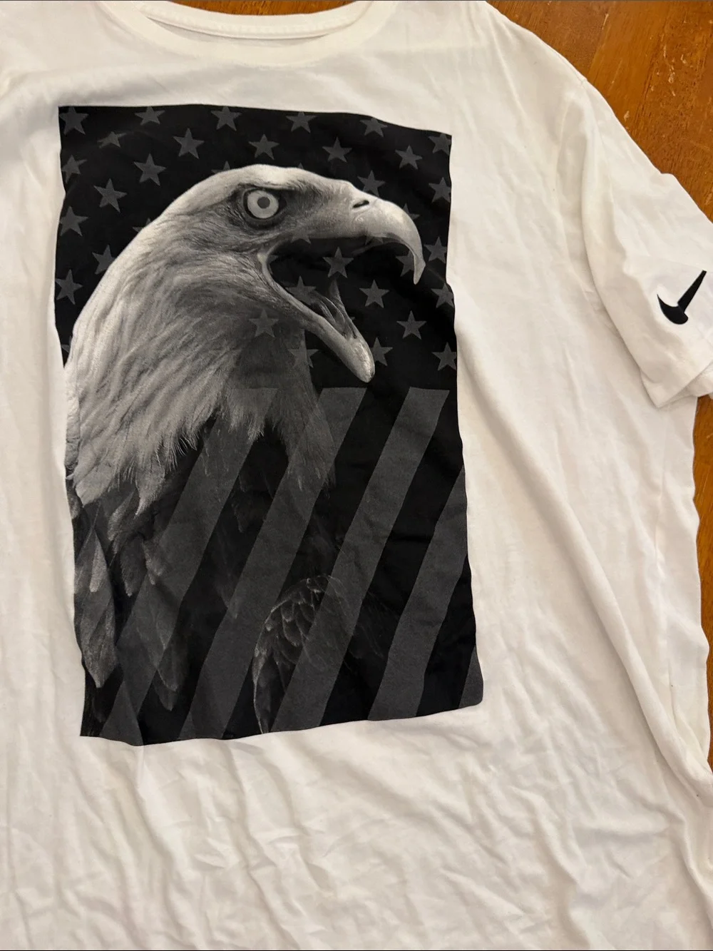 Nike White Short Sleeve Tee with Black Eagle Graphic xxl